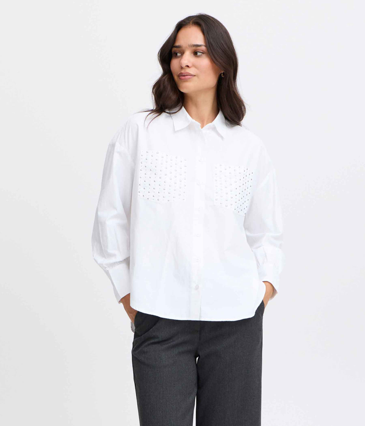 FRANSA GARIA SHIRT IN WHITE WITH RIVETS.